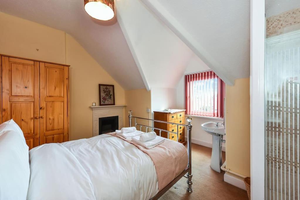 Traditional 3-Bed Property In Pontcanna With Parking Cardiff Exterior photo